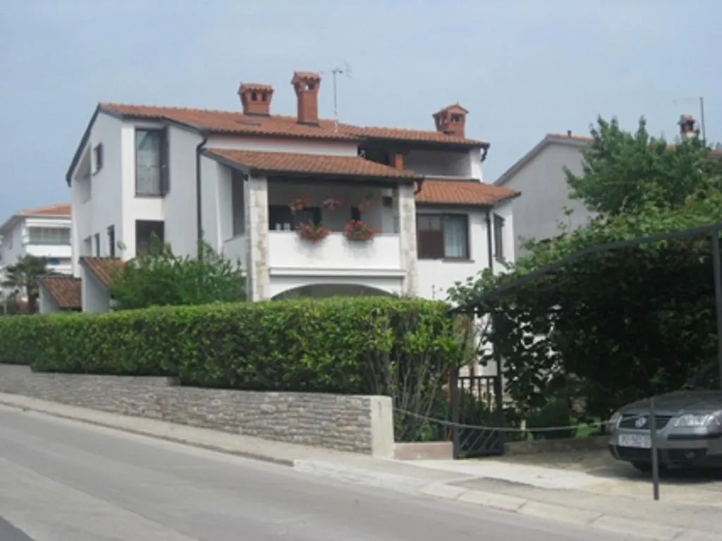 Apartments Nena Pula 0*,